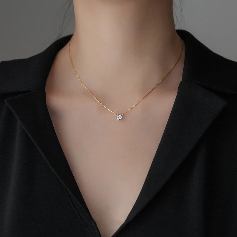 Petal Glow Necklace – Dainty Floral Anti Tarnish Pendant for Women