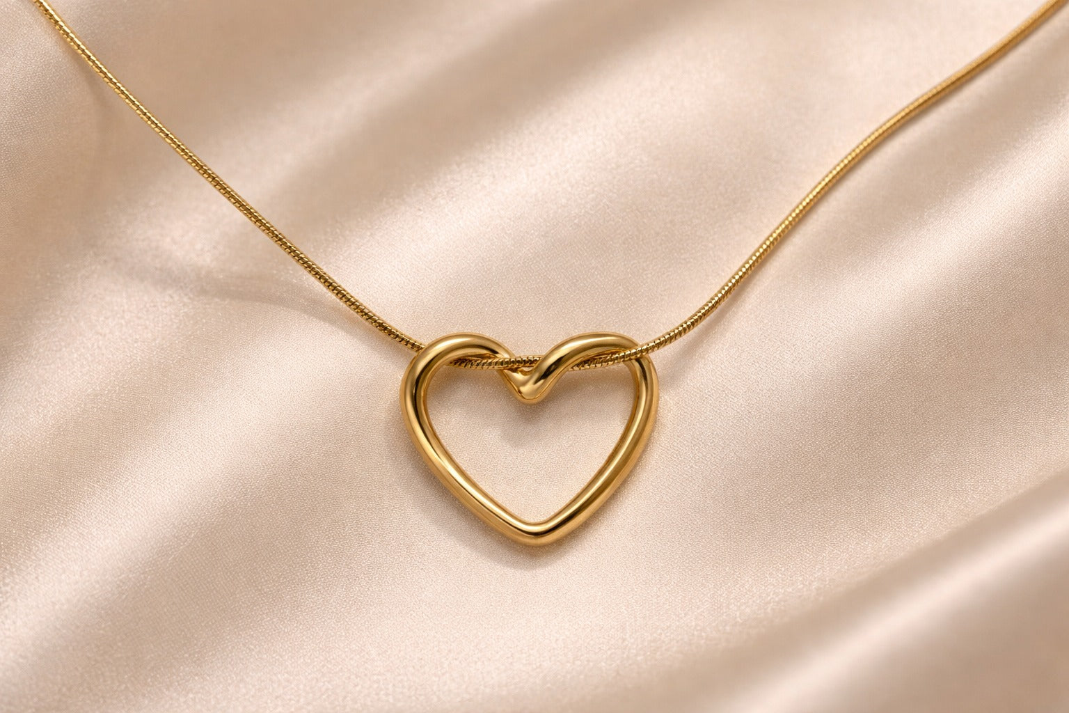 Anti Tarnish Gold Heart Necklace - Waterproof Minimal Jewelry – RUHYAA