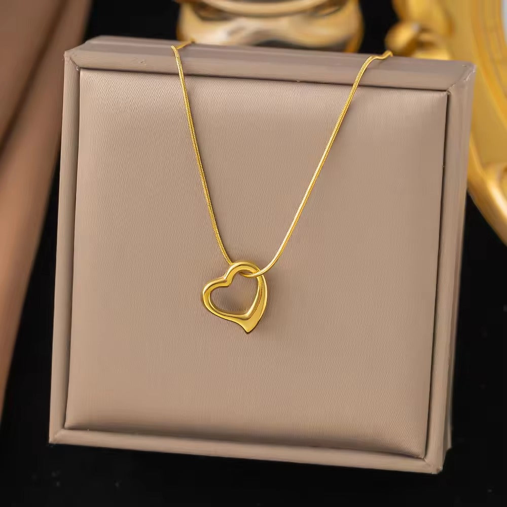 Modern Sculpted Heart Necklace – Anti Tarnish Minimal Gold Jewelry