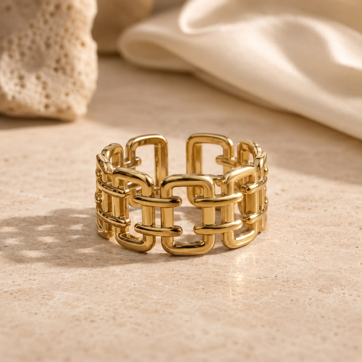 Interlink Chain Statement Ring