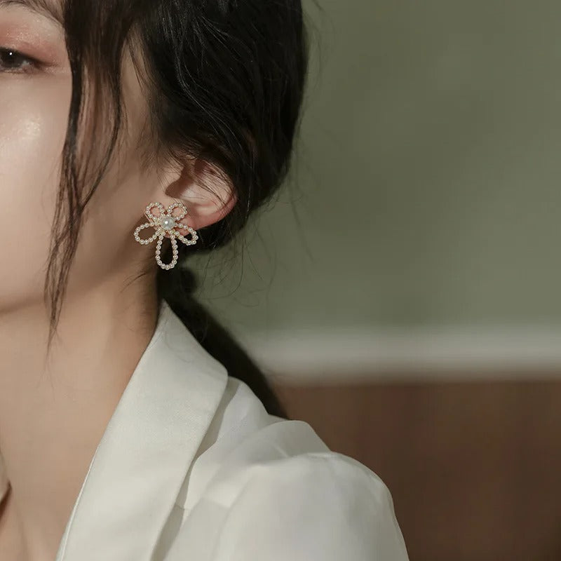 Pearl Bloom Flower Earrings – Dainty Floral Pearl Jewelry for Women