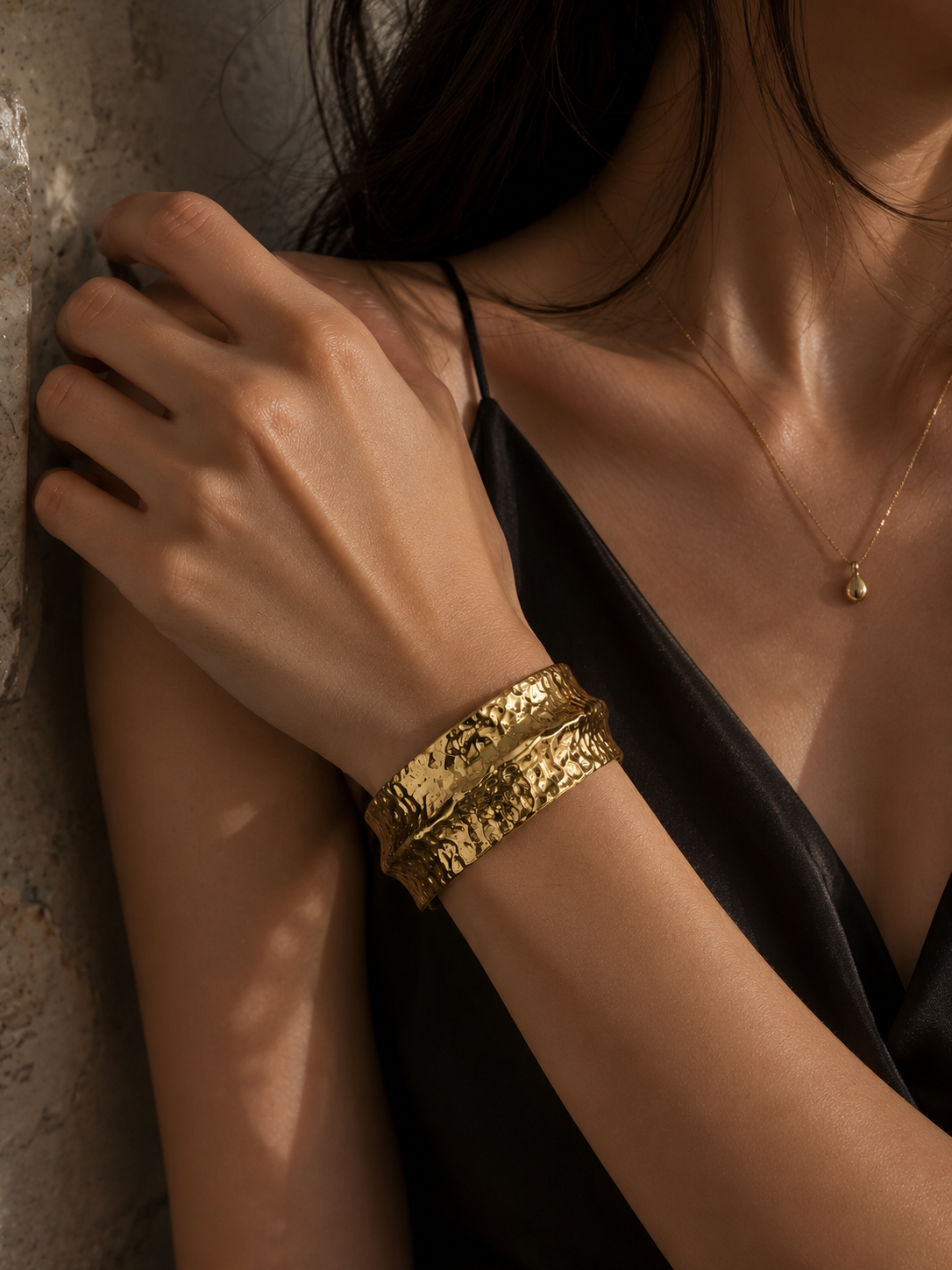Hammered Gold Bangle – Anti Tarnish Everyday Wear