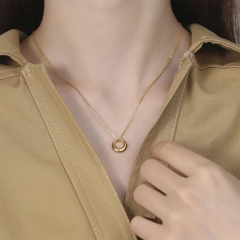 Gold Loop Necklace – Minimal Anti Tarnish Everyday Pendant for Women