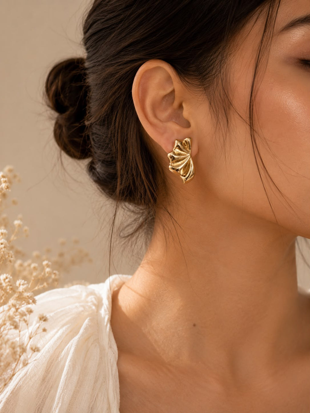 Sculpted Shell Gold Stud Earrings