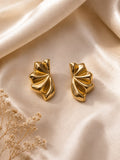Sculpted Shell Gold Stud Earrings