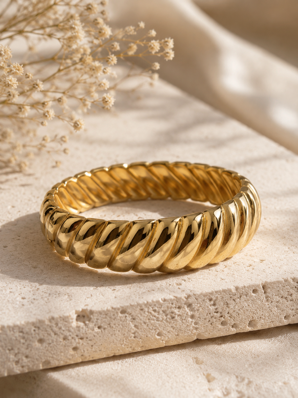 Twisted Gold Bangle – Minimal Anti Tarnish Jewelry