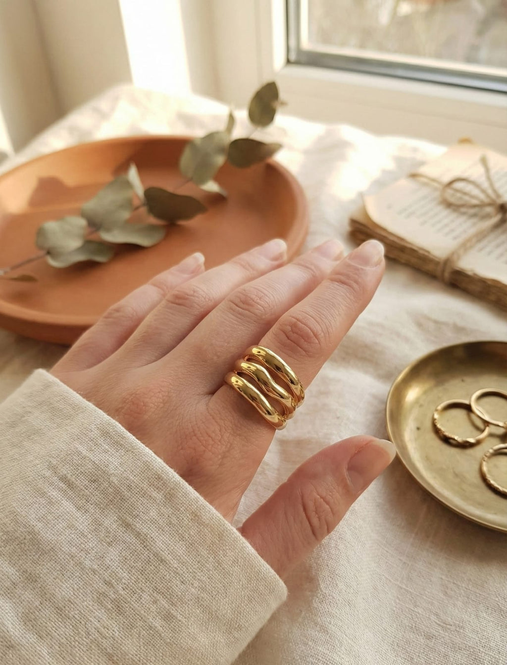 Trinity Wave Gold Ring