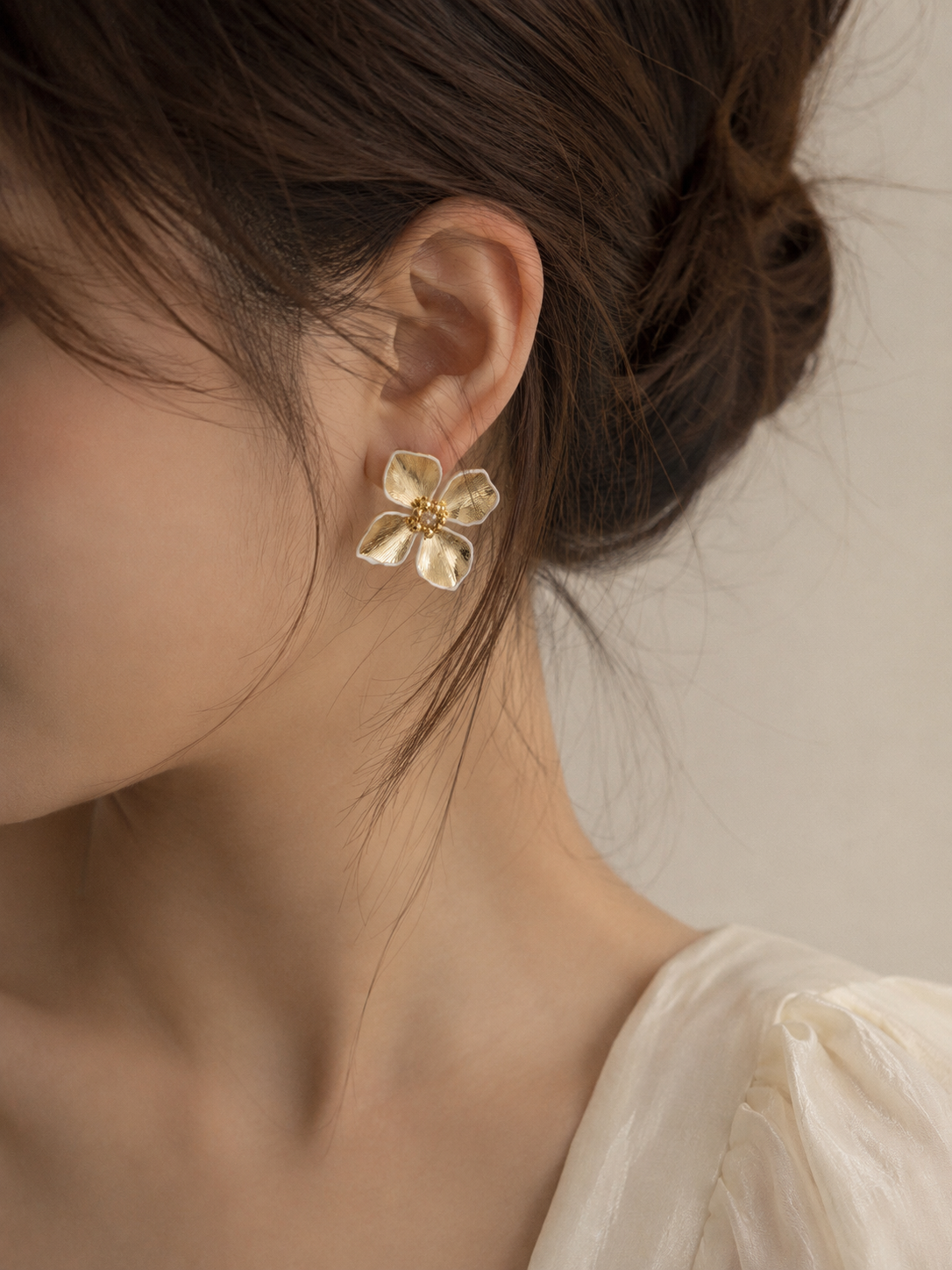 White Bloom Flower Stud Earrings – Anti Tarnish Jewelry