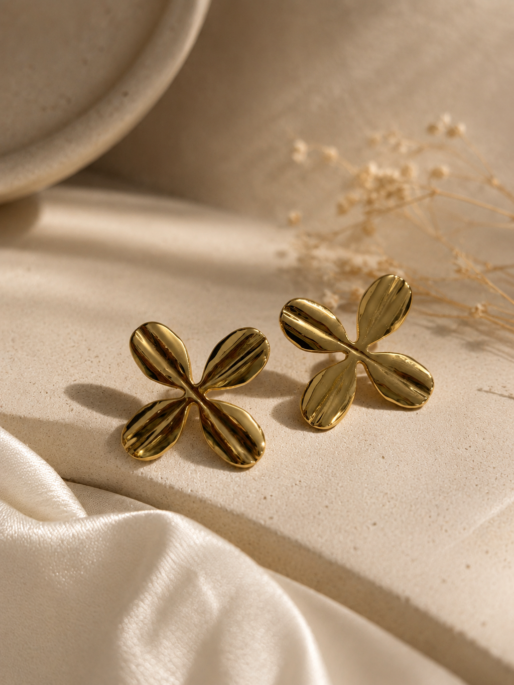 Minimal Flower Stud Earrings – Anti Tarnish Dainty Jewelry