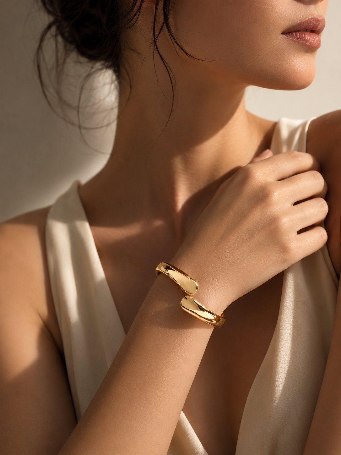 Minimal Gold Cuff Bangle – Waterproof Everyday Jewelry