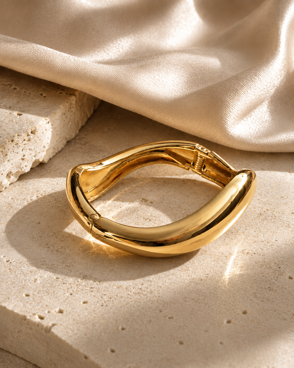 Wave Gold Bangle – Anti Tarnish Waterproof Jewelry